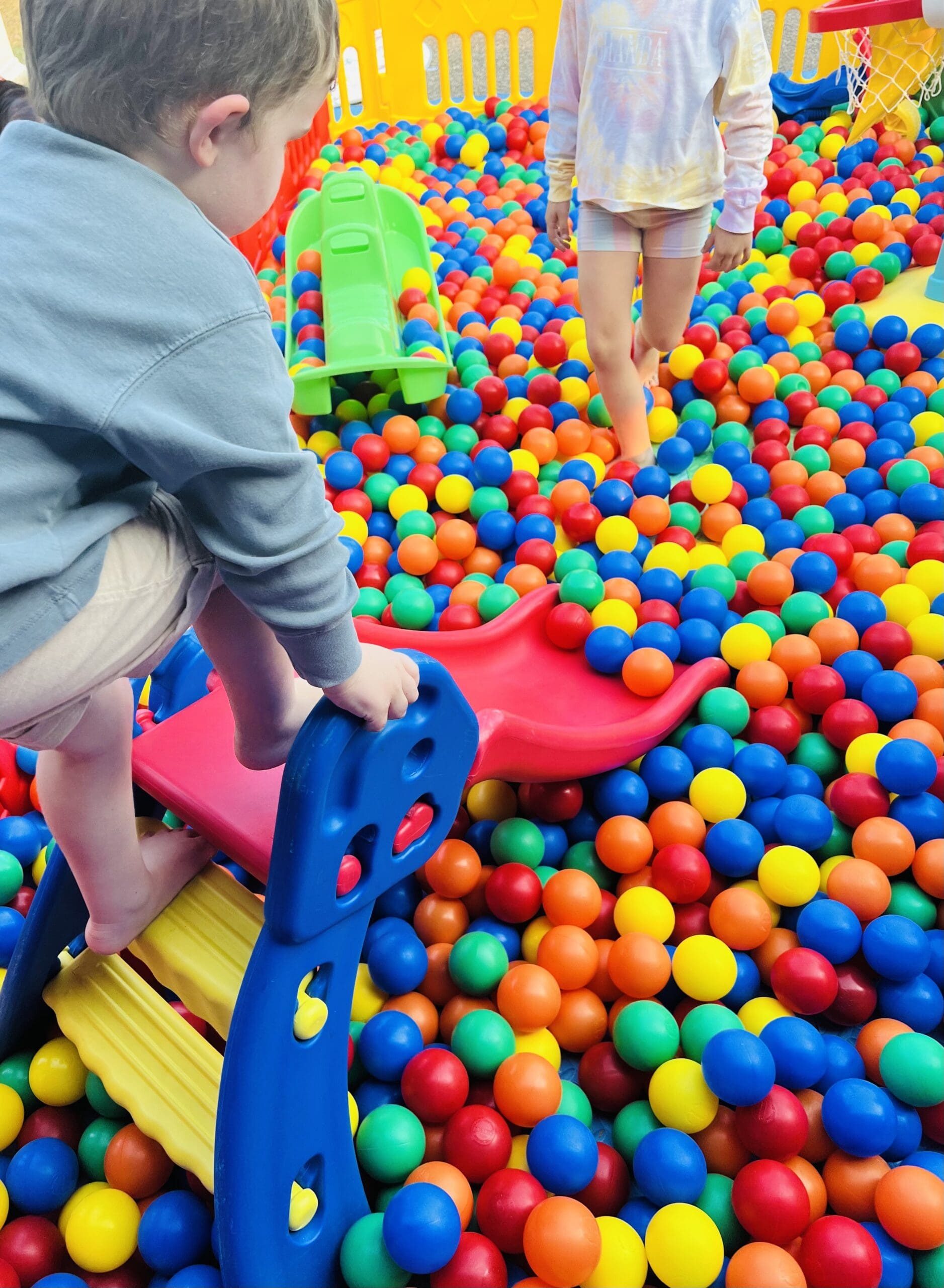 Rainbow Mega Explorer Soft Play & Ball Pit - Image 3