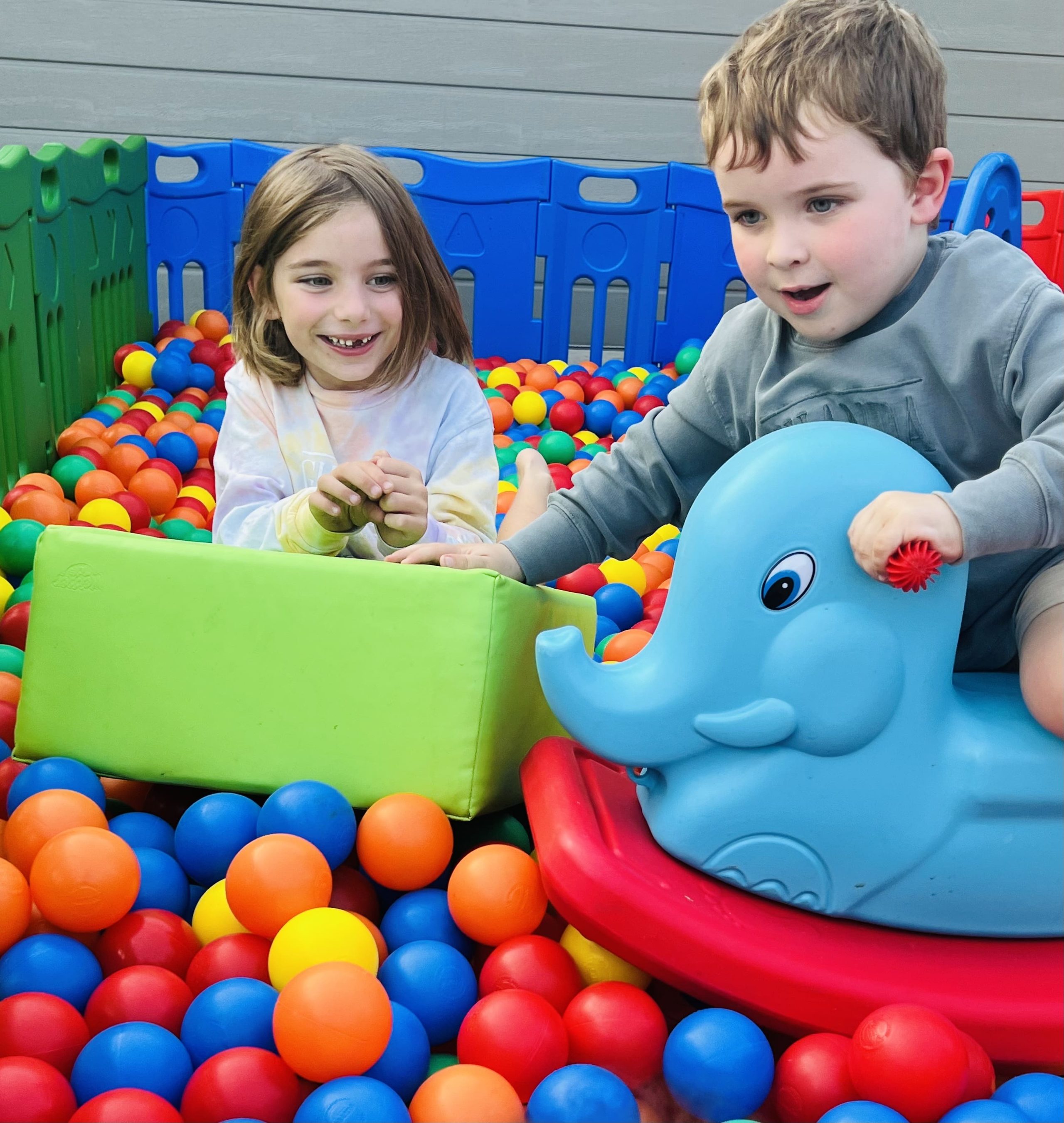 Rainbow Mega Explorer Soft Play & Ball Pit - Image 4